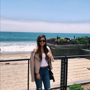 Meet your Posher, Mia